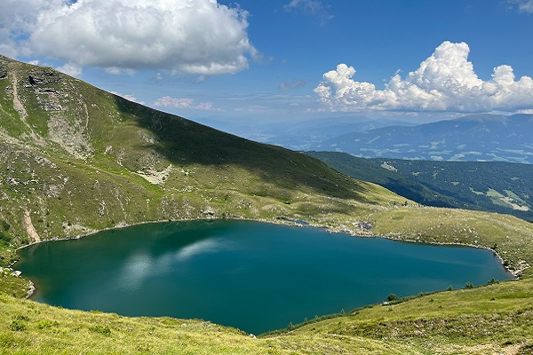 Alpine Lake Explorations: A Journey into Nature�s Purest Beauty